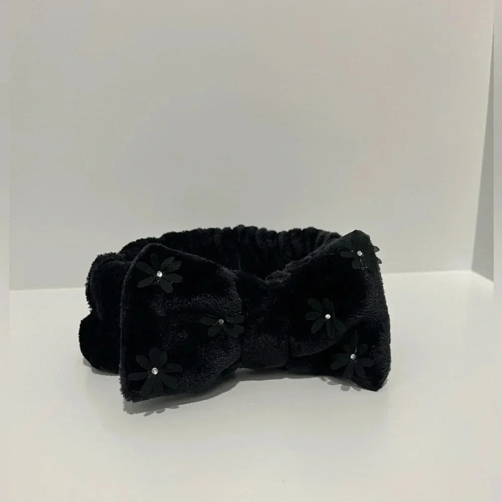 Claire’s Black Floral Plush Makeup Bow Headwrap NWT